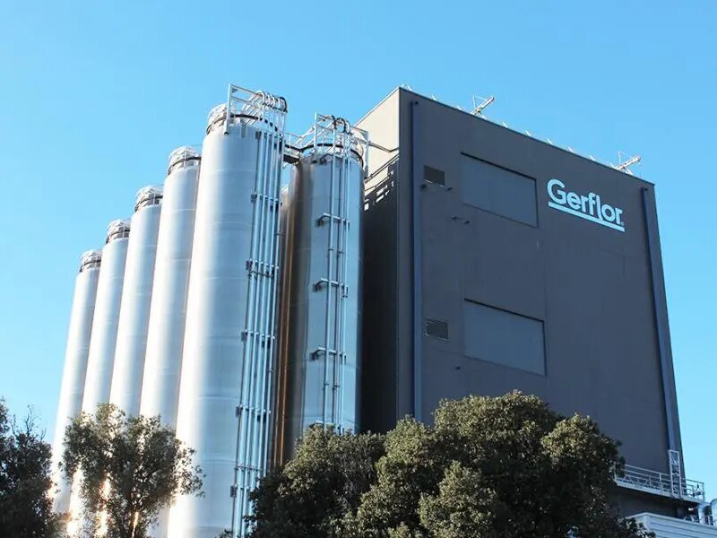 潔福（潔弗樂(lè )）塑膠地板廠(chǎng)家：以生產(chǎn)創(chuàng  )新為翼，鑄就環(huán)保制造新標桿